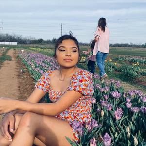 Meet your Posher, Yesenia